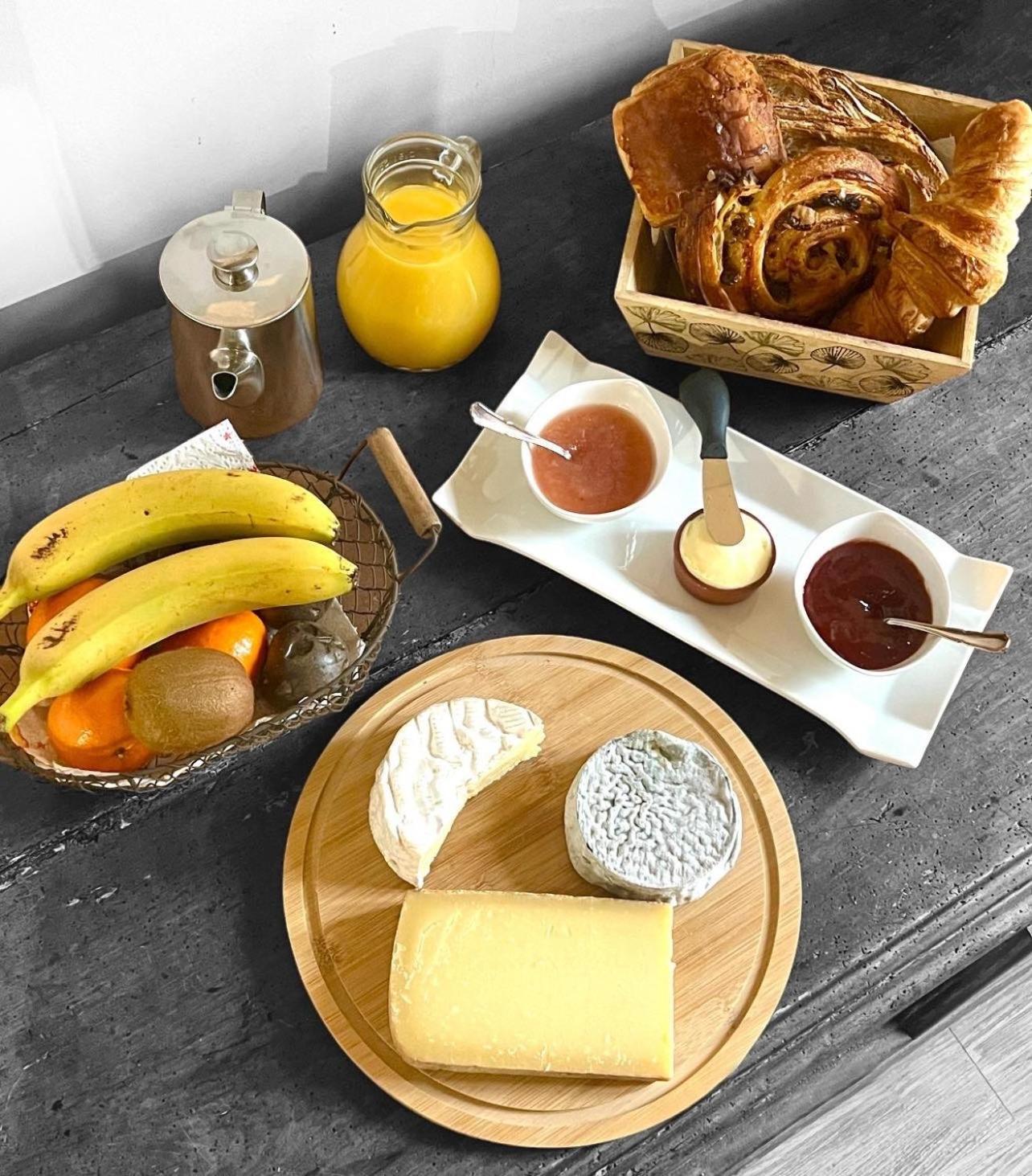 Le Clos Des Tilleuls D Day Home, Chambres D'Hotes, Suite Avec Sauna Privatif, Suite Avec Balneotherapie Privative, En Supplement Option Spa Bain A Remous La Vendelée Dış mekan fotoğraf