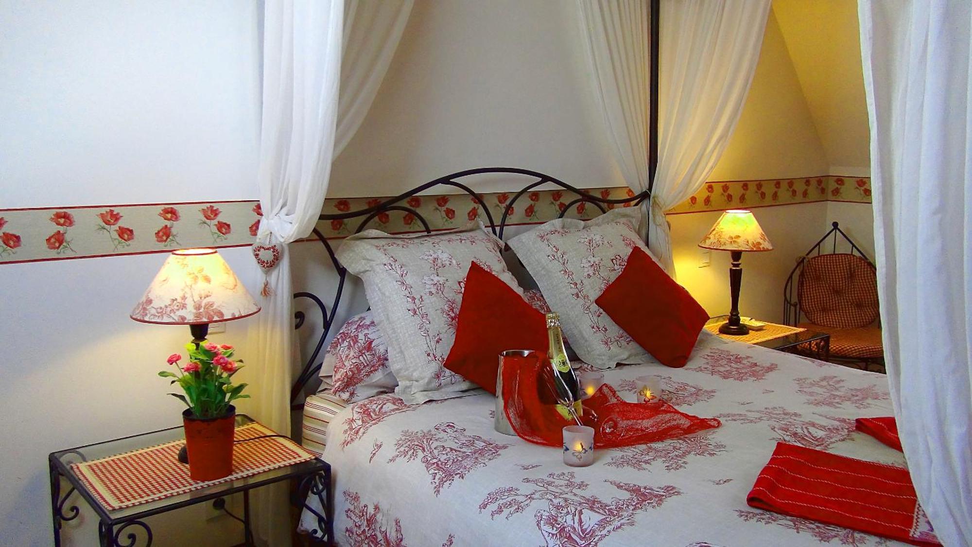 Le Clos Des Tilleuls D Day Home, Chambres D'Hotes, Suite Avec Sauna Privatif, Suite Avec Balneotherapie Privative, En Supplement Option Spa Bain A Remous La Vendelée Dış mekan fotoğraf