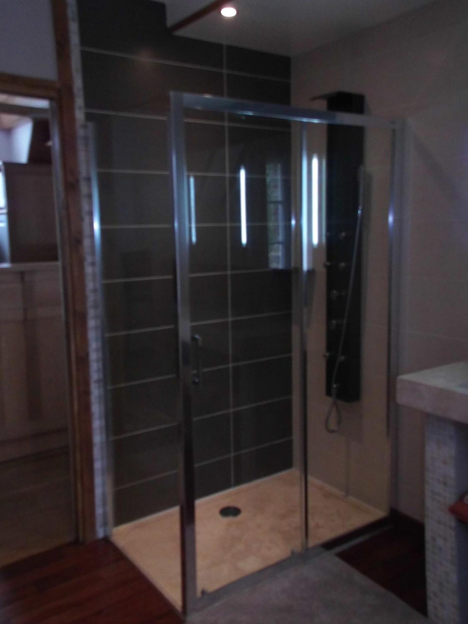 Le Clos Des Tilleuls D Day Home, Chambres D'Hotes, Suite Avec Sauna Privatif, Suite Avec Balneotherapie Privative, En Supplement Option Spa Bain A Remous La Vendelée Oda fotoğraf