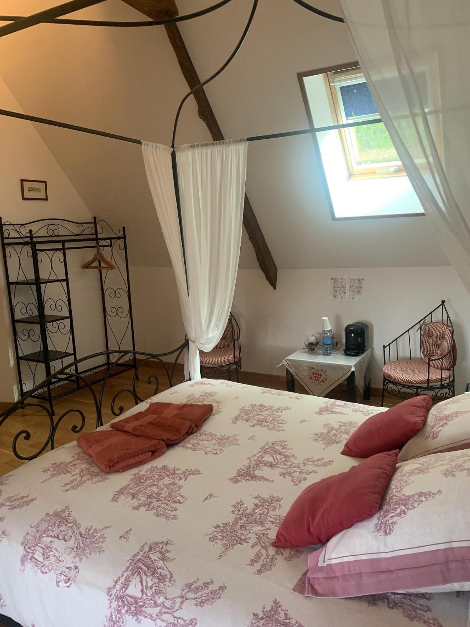 Le Clos Des Tilleuls D Day Home, Chambres D'Hotes, Suite Avec Sauna Privatif, Suite Avec Balneotherapie Privative, En Supplement Option Spa Bain A Remous La Vendelée Dış mekan fotoğraf